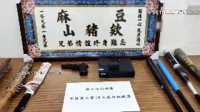 文 山豬幫潑漆1201.