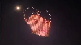 中國無人機展演，羽生結弦面孔高掛夜空引發話題。（圖／翻攝自新快報微博）