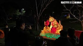 台北燈會最吸睛！民眾搶拍「李宗瑞」做的花燈　現場畫面曝（圖／記者王怡翔攝影）