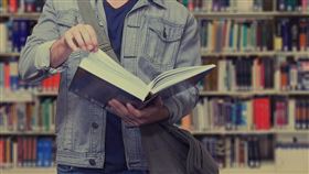 ▲學生，讀書，圖書館，研究，研究生，大學生，自修，自習。（示意圖／翻攝自Pixabay）