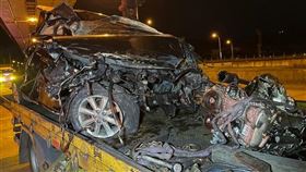 廂型車,車禍,轎車,土城,板橋亞東,長庚醫院,自撞,追撞,（圖／翻攝畫面）