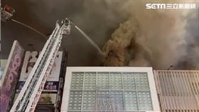 西門町大火波及NIKE、Levis　店員崩潰：整間店毀
（圖／翻攝畫面）