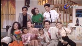 謝祖武（後排右一）曾和巴戈（前排右二）演出台視《郵差》系列。（圖／翻攝自台視YouTube）