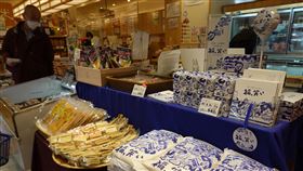 謝長廷：福島無輻射污染食品不應歧視駐日代表謝長廷8日表示，他2年前已說過，台灣是反對核食（有輻射污染食品）進口，但是對於無污染的、正常的食品應進口，不該歧視。中央社記者楊明珠東京攝  111年2月8日