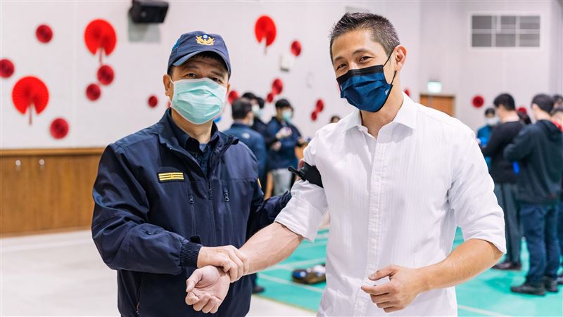 吳怡農偕台美NGO　推緊急止血課