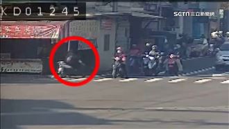 情侶假試車真偷車！女狂催油門忘載他