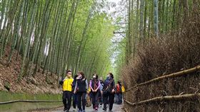 二二八連假遊竹山  首航團帶探竹海祕境南投縣竹山鎮公所二二八連假推出大鞍「竹旅行」首航團，帶領遊客走訪天梯風景區、竹海隧道、八卦茶園等，鎮公所18日在大鞍竹海舉辦宣傳記者會。（竹山鎮公所提供）中央社記者蕭博陽南投縣傳真  111年2月18日