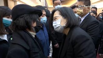 跨黨派弔唁三立董座　英蘇朱靈堂哀悼