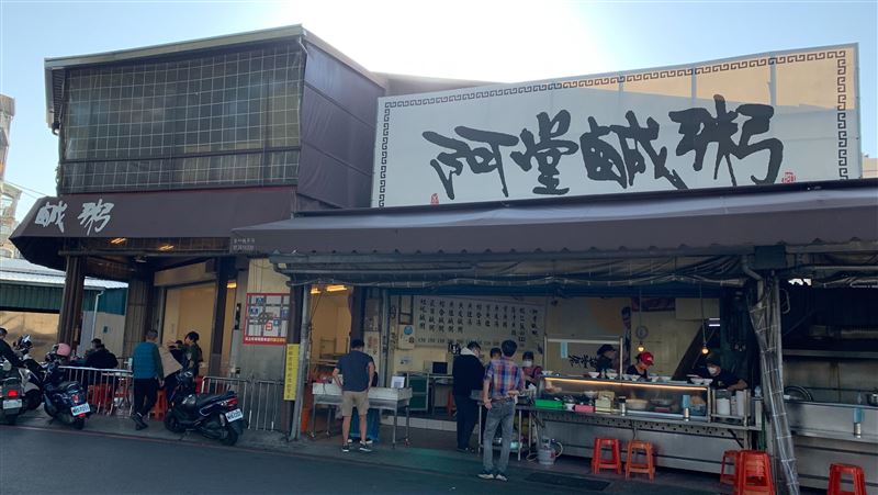 阿堂鹹粥未開發票被抓包　國稅局怒了