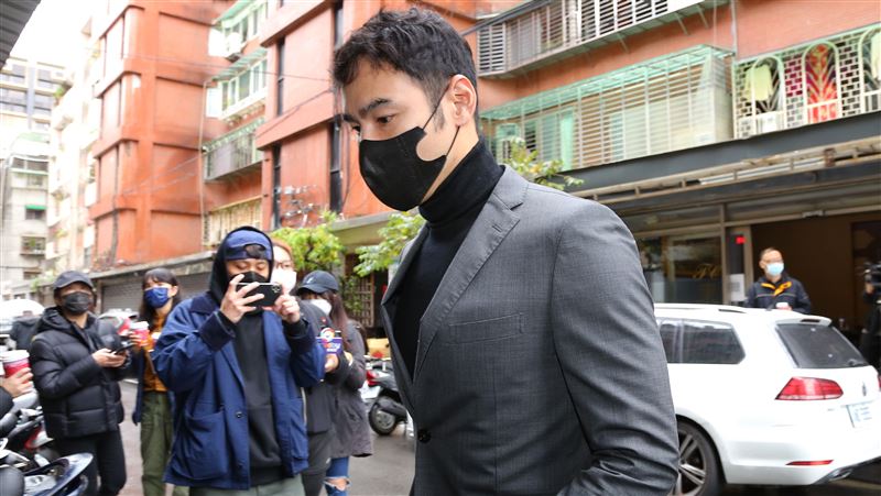 姪女曝巴戈病情直落　阮經天趕赴靈堂