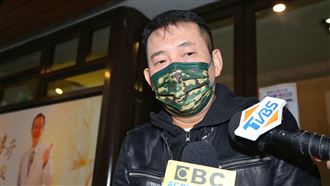 才送走明導　屈中恆再赴巴戈靈堂哀嘆