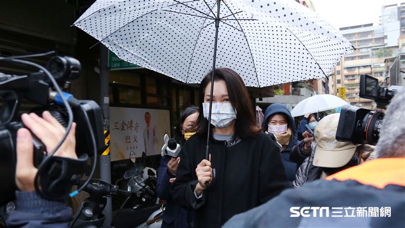 張瓊姿寒流哀悼巴戈　低調喊3字閃人