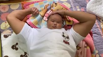 猛男大秀肌肉9秒　萬人笑翻理由曝光