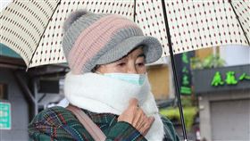  王滿嬌前來巴戈靈堂致意。（圖／記者楊澍攝影）