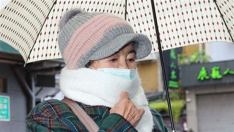 國民阿嬤無懼寒流　嘆巴戈一生可以了