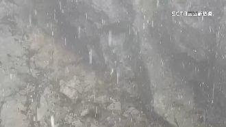 合歡山降冰霰　追雪族等一夜嗨翻
