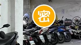 雨衣,停車場,靈異照,擋雨板（圖／翻攝自《爆廢公社》）