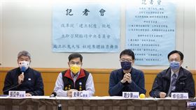 國民黨中央委員「改革從建立制度做起」記者會國民黨第21屆第1任中常委選舉將投票，國民黨中央委員史碩仁（左2）21日舉行「改革從建立制度做起」記者會，孫文學校總校長張亞中（左1）、中廣董事長趙少康（右2）、前彰化縣長卓伯源（右1）出席，呼籲黨中央應禁止參選人成立或參加換票聯盟之類的組織活動，展現黨的紀律。中央社記者謝佳璋攝  111年2月21日