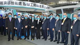 TIMTOS x TMTS 2022工具機展今起展開，總統蔡英文與行政院院長蘇貞昌也特別到經濟部技術處「智慧工具機產業主題館」，了解技術亮點。（圖／經濟部技術處提供）