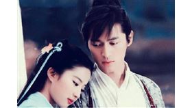 胡歌與劉詩詩。（圖／翻攝自微博）