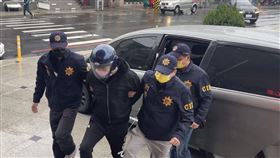 丟丟妹叔叔，遭2歹徒蒙面持槍搶劫，警方前往汽車旅館攻堅時，楊嫌在車 內開槍自轟，送醫不治 (圖／翻攝畫面)