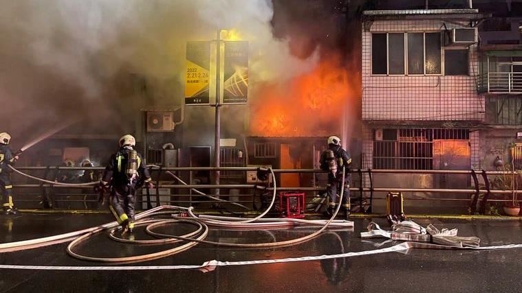 北市東區凌晨大火！警緊急疏散6住戶