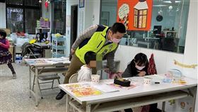 汐止葉姓男童因植物人爸爸的醫藥費而早熟，讓不少網友看了好心疼。（圖／翻攝自張錦豪臉書）