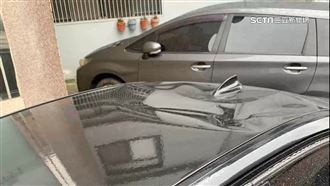 新竹強風吹落屋頂鐵皮　重砸百萬名車