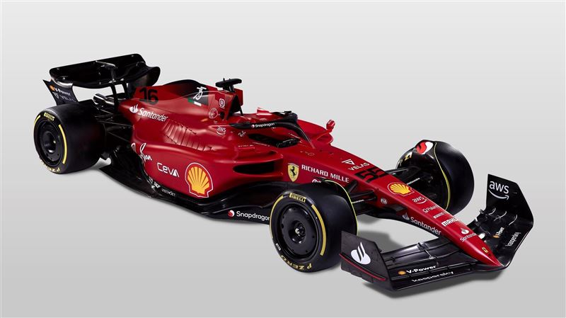 改用紅黑車身　法拉利F1新賽車亮相