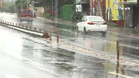 文 轉彎切車撞1200