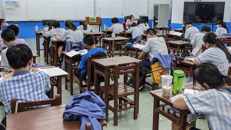 麗彤持續照顧偏鄉學子課後學習