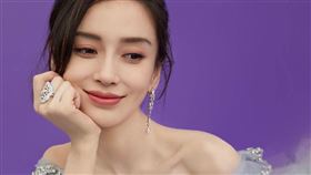 Angelababy的背瘦到可以見骨。（圖／翻攝自微博）