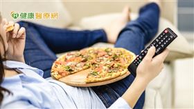 單單量測飯前血糖並無法觀察到血糖變化的全貌，建議同時量測飯後血糖，藉此了解自己餐前餐後的血糖變化，當觀察到數值浮動過大時，才可及時控制自己的食物攝取量，避免血糖波動幅度過大的情況發生。