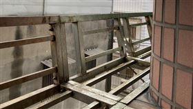 陽台,鐵窗,鄰居,低收,特教(翻攝自 爆怨公社)