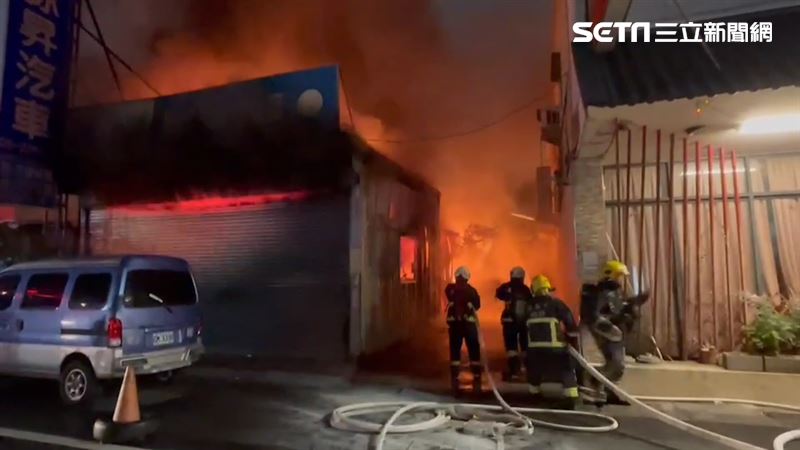 嘉市汽修廠大火　老闆逃出褲子全燒毀