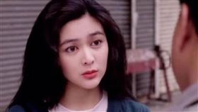 關之琳1981中學畢業後便出道，與張國榮一起演出《甜生廿四味》（圖／翻攝自《甜生廿四味》劇照）