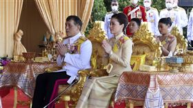 泰王最近只帶王妃出席公開活動。（圖／美聯社／達志影像）