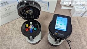 經濟部技術處23日宣布，以科技專案支持工研院開發的「疫開罐套組」，在日本JBP公司和貿聯集團三方合作下，取得日本厚生勞動省的販賣製造許可，即日起在日本販售。左起：工研院駐日代表楊馬田、經濟部技術處簡任技正戴建丞、日本JBP公司社長篠原直樹、日本台灣交流協會臺北事務所首席副代表星野光明、經濟部技術處處長邱求慧、工研院副院長彭裕民、貿聯集團總經理鄧劍華、工研院生醫所所長林啟萬。（圖／記者戴玉翔攝影）