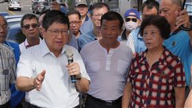 ▲「縣政新幹線」列車下鄉，縣長楊文科帶領團隊會勘關西外環道工（圖／新竹縣政府提供）