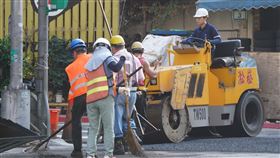 主計總處公布1月受僱員工經常性薪資（1）行政院主計總處11日公布110年1月工業及服務業薪資統計結果，統計顯示，1月全體受僱員工經常性薪資平均為新台幣4萬3125元，年增2.07%。中央社記者徐肇昌攝  110年3月11日