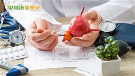 據統計，台灣新發生攝護腺癌診斷個案，約1/3為晚期患者，顯示攝護腺癌的早期篩檢有其重要性 。然而，早期攝護腺癌多半無明顯症狀，因此病友若缺乏對疾病的認識或自我警覺，則可能延誤就醫。