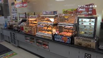 超商秒變夜市！烤香腸、烤玉米通通有