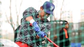 林子偉持續等待旅外機會（2）28歲棒球野手林子偉持續等待旅外機會，23日在斗六安排實戰投打測試，吸引中職、美職總計超過10隊球探到場。圖為林子偉111年2月21日與中職統一獅隊在高雄國慶青埔棒球場進行打擊練習。中央社記者張新偉攝  111年2月23日