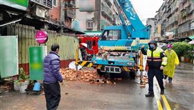 新北市，新莊，工安意外，磚頭，墜落