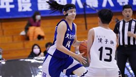 UBA郭虹廷轟29分  助文化力退北市大晉4強110學年度UBA大專籃球聯賽公開女一級複賽展開，文化大學郭虹廷（中）23日轟下生涯新高29分，率隊以79比72擊敗北市大，搶下4強門票。（大專體總提供）中央社記者黃巧雯傳真  111年2月23日