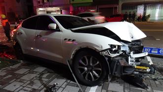 海神毀了！無照男高速撞4車畫面曝光