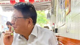 潘孟安貼出挺香菜照片，引來大批網友留言。（圖／翻攝自潘孟安臉書）