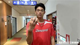 ▲味全龍曹祐齊春訓新練變速球。（圖／記者蕭保祥攝影）