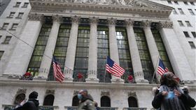 美股道瓊重挫482點  標普500陷入修正俄羅斯與烏克蘭衝突危機加劇，美股當地時間22日賣壓沉重，道瓊工業指數重挫482點，標準普爾500指數陷入技術修正領域。圖為紐約證券交易所。中央社記者尹俊傑紐約攝  111年2月23日