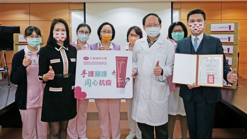 生麗國際捐兩千支護手霜挺台大醫護
